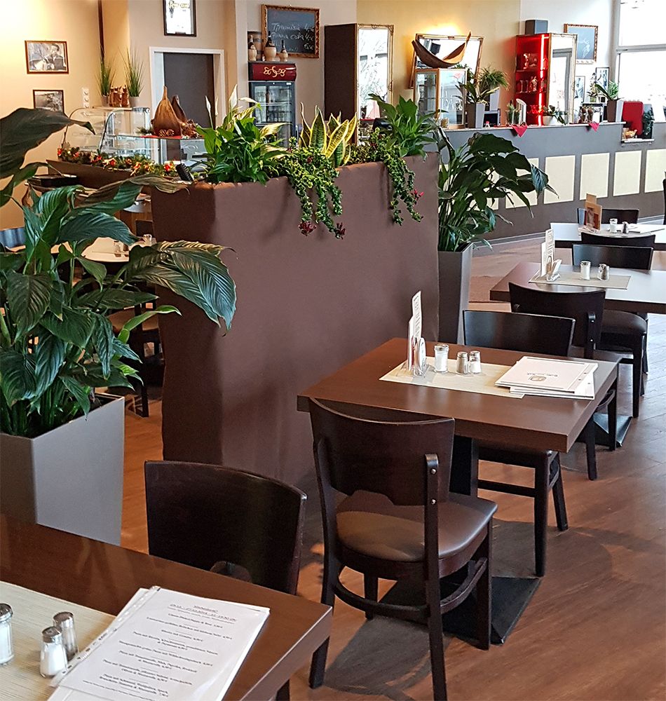 gastronomie-tischplatte-melaminharz-50-mm-eckig-pg1-_1 Foto: Bistro Ò Sarracin, Dresden