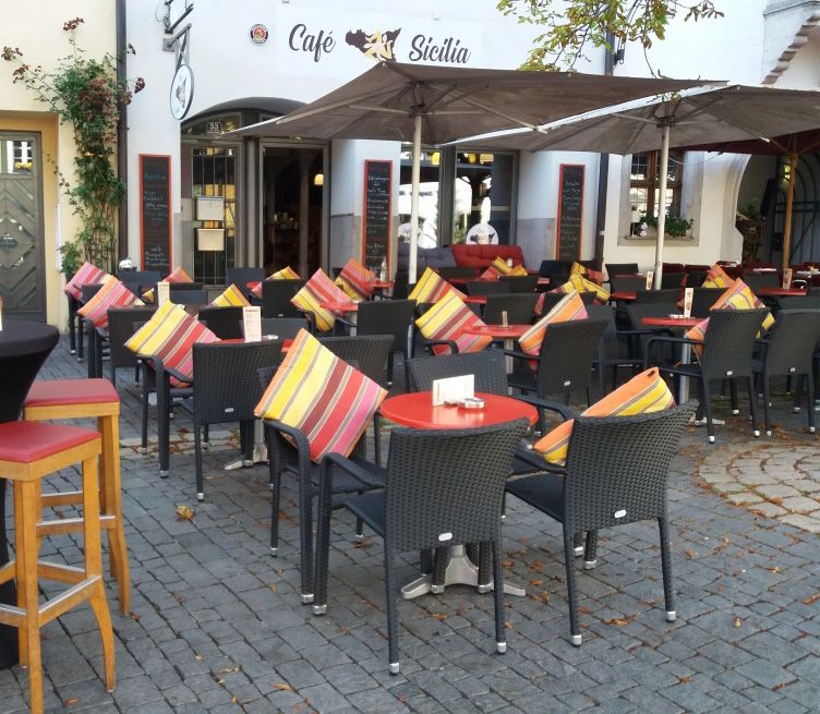 gastronomie-outdoorstuhl-basato-black-seagrass-_5 Foto: Café Sicilia